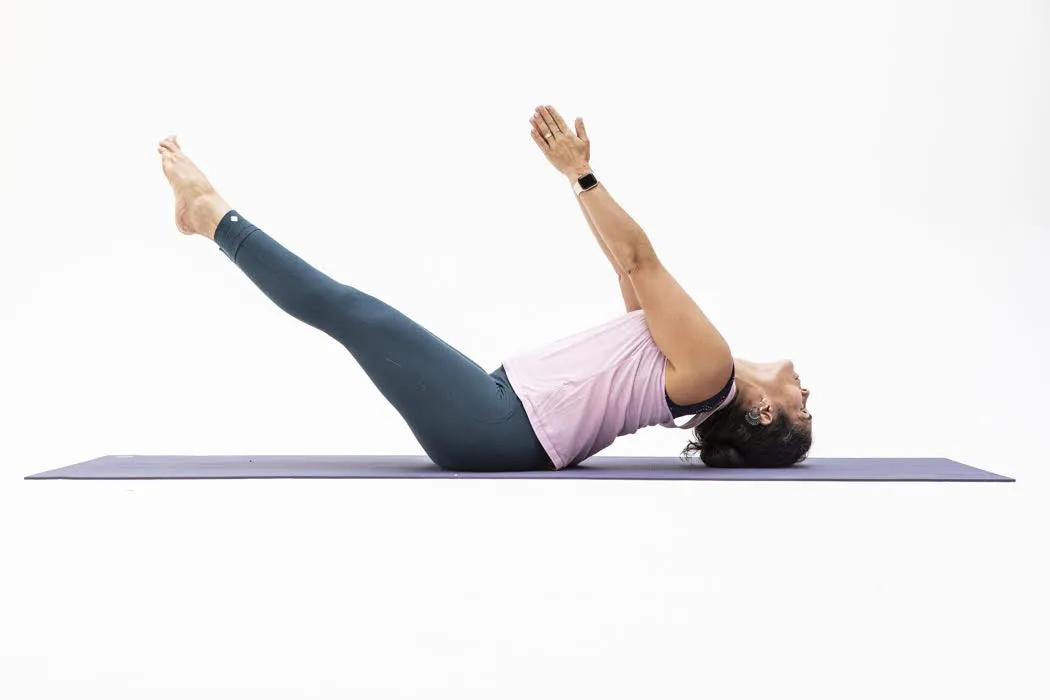 Luisa Convers estiramiento lateral en yoga